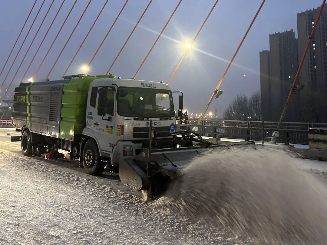 以雪為令 聞雪而動丨盈峰環境吹響“抗冰除雪”集結號